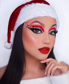 The Merriest Christmas Makeup Looks to Recreate This Season | Fashionisers© Christmas Elf Makeup, Holiday Makeup Christmas, Christmas Makeup Looks, Christmas Makeup Ideas