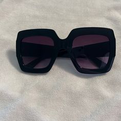 Never Worn Fall Black Sunglasses With Tinted Lenses, Black Tinted Sunglasses For Fall, Fall Black Tinted Sunglasses, Black Sunglasses With Gradient Lenses, Trendy Black Sunglasses For Fall, Black Sunglasses For Spring Day Out, Chic Black Sunglasses For Day Out, Casual Black Sunglasses For Day Out, Black Party Sunglasses For Spring