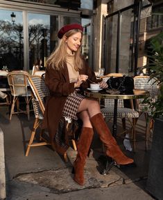 Brown Booties Outfit, Sunny Fall Day, Booties Outfit, Skirts With Boots, Brown Outfit, Fall Day, Tres Chic, Parisian Chic, Day Outfit