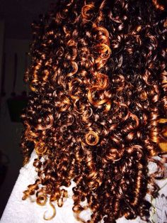 Curly hair Golden Curly Hair Natural Curls, Black Curls, Curl Styles, Everyday Hairstyles, Crochet Hair Styles, Vintage Hairstyles, Great Hair, Curly Hair Styles Naturally, Hair Dos