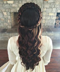 Goddess Hair, Medieval Hairstyles, Halo Hair, Princess Hairstyles, Dark Brown Hair, Vintage Hairstyles, Hair Dos, Blonde Highlights, Down Hairstyles