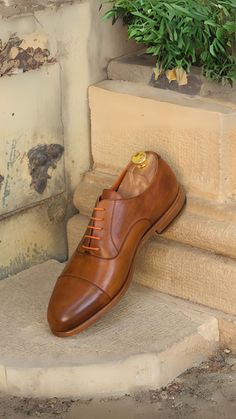 Belmont Ave. Men's Oxford Shoes No.2949 | Robert August Men's Oxford Shoes, Oxford Shoes Men, Traditional English, Hand Painted Leather, Modern Gentleman, English Style, Painting Leather, Footwear Collection, Goodyear Welt