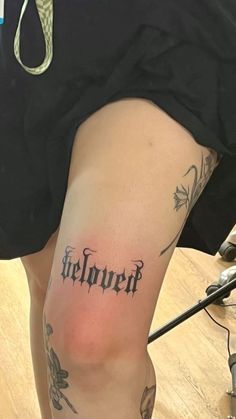 a person with a tattoo on their leg that reads,'elovet '