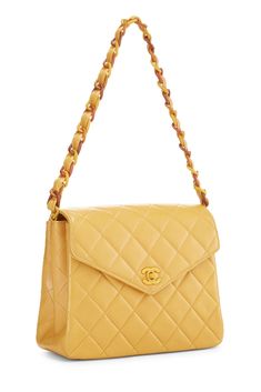 Marca: CHANEL
 Color naranja
 Características:


 Estado usado: Excelente; Ligeros rayones en los herrajes, ligeros rayones en el forro interior de cuero

 Longitud: 10" (25 cm), Altura: 7" (17 cm), Profundidad: 4" (10 cm), Caída de la correa: 10" (25 cm)

 Hecho en Francia

 Correa para el hombro con lazo de piel y carey sintético

 Cierre de giro CC en la solapa



 EAN: 0197291412817
 Dimensiones del paquete: 10,0 x 7,0 x 4,0 pulgadas Chanel Orange, Chanel Aesthetic, Orange Quilt, Flap Shoulder Bag, Color Naranja, Orange Bag, Cow Boy, Boston Bag, Gold Leather