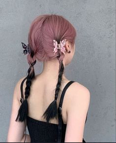 #ιδεεςγιακουρεματα #warmhoneyblonde #crazyhairday Gradient Hair, Hair Arrange, Scene Hair, Sleek Hairstyles, Flower Crowns