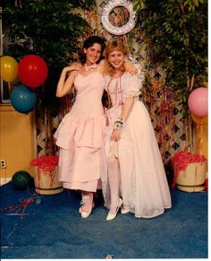 Vintage Prom Pictures, Retro Formal Outfit, Queer Prom, 70s Prom, 1980s Prom Dress, Halloween Prom, Retro Prom