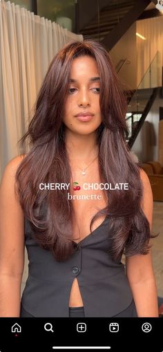 Curly Hair Color Ideas For Mixed Women, Plum Red Hair Color Black Women, Hair Color For Medium Neutral Skin Tone, Hair Dye For Morena Skin, Hair Color Ideas For Darker Skin Tones, Dark Auburn Hair Color Balayage, Hair For Latinas Color, Copper Hair On Dark Hair