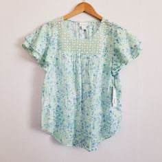 Size: S Length: 25" Pit To Pit: 20" Condition: Nwt, No Rips, No Stains, From Smoke Free Home. Flat Lay Measurements.* Ships Within 24 Hrs Except Weekends! I Love Offers! 2394 Green Spring Tops For Daywear, Green Tops For Spring Daywear, Green Summer Blouse For Daywear, Spring Green Blouse With Lace Trim, Red Lace Blouse, Cap Sleeves Blouse, Yellow Tank Top, Balloon Sleeve Blouse, Tie Front Blouse