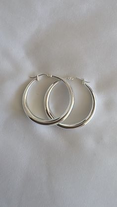 Nyx New 925 silver plated hoop earrings. Diameter 3.3 cm. Weight: 4 g Nyx New hoop earrings silver plated 925. Diameter 3.3 cm. Nyx Nouvelles earrings plaqué 925 silver. Diamètre 3,3 cm. Nyx Nieuwe oorringen verzilverd 925. Diameter 3,3 cm. Nyx Neue Ring Ohrringe versilbert 925. Durchmesser 3,3 cm. Nyx New 925 plated silver pendants. Diameter 3.3 cm. Nyx Novos brincos de argola banhados a prata 925. Diameter 3.3 cm. Silver Hoops Aesthetic, Silver Hoop Earrings Aesthetic, Hoops Aesthetic, Silver Earrings Aesthetic, Silver Earrings Hoops, Hoop Earrings Aesthetic, Little Hoop Earrings, Silver Round Earrings, Kiss Outfits