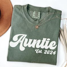 This cozy shirt is perfect for any member of the Aunts Club! Made from a soft blend of cotton and polyester, it's comfortable and perfect for keeping you warm on chilly days. The bold, bright lettering on the front lets everyone know that you're a proud member of the Anti-Social Aunts Club. Whether you're out with your fellow aunts, running errands, or just lounging at home, this sweatshirt is sure to be a conversation starter. It's also perfect as a gift for any aunt in your life who values their alone time. Show off your pride in being an anti-social aunt with this adorable and funny sweatshirt! This sweatshirt is great for any aunt who loves her alone time, anti social, introverted, and funny gift for aunts. Please take a moment to read carrefully the information provided below for this Green Letter Print Top For Birthday, Green Letter Print Tops For Birthday, Birthday Letter Print Green Shirt, Birthday Gift Sister, Aunt Sweatshirt, Aunt Birthday Gift, Aunt Birthday, Aunt Shirt, Auntie Shirts