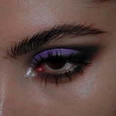 Royal Dress Aesthetic, Wolf Makeup, Juleka Couffaine, Witchy Makeup, Halloween Makeup Witch, Purple Eye Makeup, Witch Makeup, Makeup Accesories, Purple Makeup