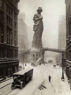 a black and white photo of the statue of liberty in new york city