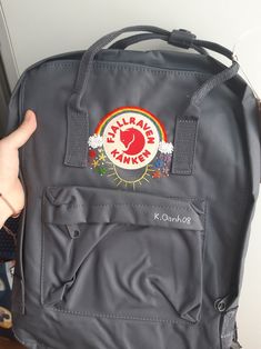 #embroidery #handmade #handembroidery #totebagembroidery #kanken #kånken #kankenbackpack #kankenclassic #kankenart #kankenmini #kankenthailand #kankenbag #kankensling #fjallravenkanken #kankenaesthetic #diy #fjällräven #fjallraven #fjallravenclassic #fjällrävenkånken #sewing #embroiderydesign #embroideryart #embroiderylove #embroiderydesigns #embroiderypattern Backpack Patches Ideas, Kanken Embroidery, Embroidery Design Flowers, Backpack Patches, Embroidered Designs, Artsy Style, Girly Gifts, Embroidery On Clothes, Cute Embroidery