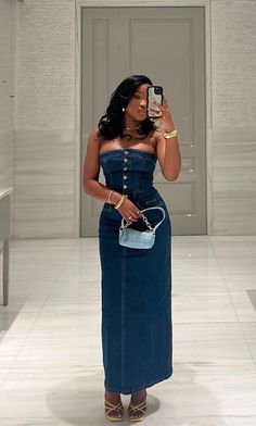 Modest Denim Dress, Dinner Classy Outfits For Women, Demin On Denim Outfit, Trendy Outfits Modest, Classy African Dresses, Modest Chic Outfits, Effortless Chic Style, Chic Dress Classy, Effortlessly Chic Outfits