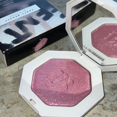 Fenty beauty aesthetic/ fenty beauty highlight/ fenty beauty highlighter/ fenty beauty killawatt / fenty beauty freestyle highlighter/ fenty beauty wattabrat highlight / fenty pink highlight / fenty beauty wattabratt aesthetic/ fenty beauty killawatt wattabrat / pink highlighter aesthetic/ pink highlight Fenty Wattabrat, Makeup Pinterest, Pink Highlighter, Pink Products, Teen Advice, Makeup List, Pretty Pink Princess, Beauty Aesthetic, Pink Highlights