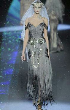 John Galliano 2014 John Galliano 2009, John Galliano 90s, High Fashion Dresses, Fantasy Fashion, Look Cool, 90s Fashion, Runway Fashion