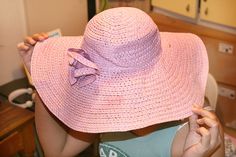 How to Fix a Squashed Straw Hat -- via wikiHow.com Hat Diy, Floppy Straw Hat, Womens Straw Hats, Happy Hat, Floppy Beach Hat, Straw Hat Beach, Floppy Sun Hats, Straw Sun Hat, Trendy Hat