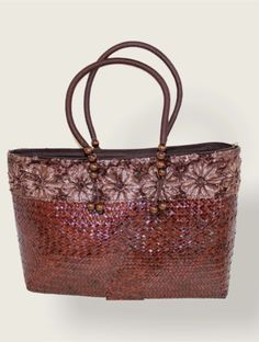 Burgundy handbag made from bamboo straw with a flower design at the top. A Day At The Beach, Beach Bags, Day At The Beach, Rope Handles, Beach Bag, Fabric Flowers, At The Beach, Beading, The Beach