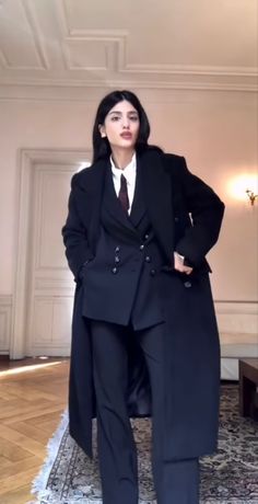 Suit Long Skirt, Black Suit Skirt Outfit, Women In Suits Aesthetic Vintage, Suit Outfits For Women Aesthetic, Women Suits Business Office Outfits, Leo Style Outfits, Business Woman Aesthetic Outfit, Assasin Outfits Women, Blazer And Long Skirt