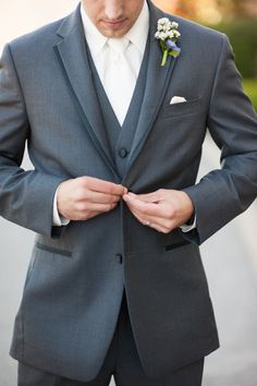 White Tuxedo Wedding, Vintage Wedding Suits, Father Of The Bride Outfit, Wedding Groomsmen Attire, Groom's Suit, Grey Suit Wedding, Groom And Groomsmen Attire, Wedding Suits Groom