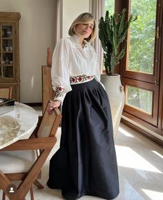 Persian Outfits, Manto Persian Fashion, Persian Street Style, Latest Abaya, Elegance Dress, Iranian Fashion, Persian Fashion, Classy Dresses, Iranian Women Fashion