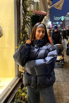 Metallic Puffer Jacket Outfit, Dark Blue Puffer Jacket Outfit, Vancouver Winter Outfit, Navy Puffer Jacket Outfit, Extreme Cold Weather Outfits, Navy Blue Puffer Jacket Outfit, Oversized Puffer Jacket Outfit, Winter Coat Aesthetic, Long Puffer Coat Outfit