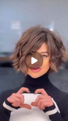 Up Hairdos For Short Hair, Bob With Highlights Brunette, Hairstyles For Length Hair Short, How To Style Short Bob Hairstyles, Short Hair From The Back, Shortish Hairstyles, Short Chin Length Hair, How To Style Short Bangs, Textured Layered Bob