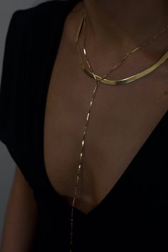 A lightweight showpiece, the Cressida 14K Gold-filled Y necklace, was designed to effortlessly move with you. The elongated flat bars reflect on the skin, creating a subtle yet lustrous glow. Crafted with a dramatic elongated drop, to perfectly accent v necklines or swimsuits, an alluring combination of necklace and body chain.Material: 14K Gold-filled Dimension: 16.5 to 19 inches adjustable, 12.5 inch drop, 2mm chain width What is 14K Gold-filled? A thick gold layer (100 times more gold than go Jewelry Capsule, Modern Gold Jewelry, Jewelry Wardrobe, Lana Jewelry, Necklace Collection, Y Necklace, Coin Pearls, Jewelry Essentials, Demi Fine Jewelry