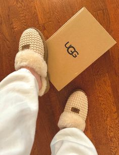 Ugg Cozy Slippers, Ugg Cozy Knit Slippers, Knitted Uggs, Ugg Mini Boots, Slippers Outfit, Slippers Cute