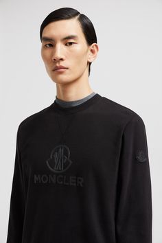 Made from the softest cotton and cashmere blend, this sweatshirt epitomizes everyday luxury. The crew neck is perfect for working from home or a range of weekend activities. Short Hoodie, Personalized Jacket, Cashmere Hoodie, Weekend Activities, Mens Cashmere, Everyday Luxury, Cardigan Shirt, Outerwear Outfit, Shell Jacket