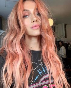 Jahodová Blond, Peach Hair Colors, Peach Hair, Pastel Pink Hair, Strawberry Blonde Hair, Pastel Hair, Haircuts For Long Hair