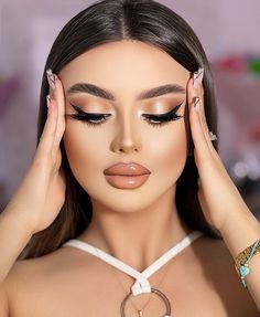 makeup😍 Make Up Photoshoot, Makeup Social, Make Up Gold, Gold Makeup Looks, Wedding Eye Makeup, Prom Makeup Looks, Event Makeup, Magical Makeup