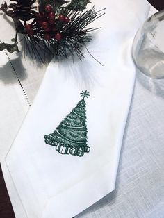 Victorian Toile Christmas Tree Embroidered Cloth Napkins - Set of 4 napkins - White Tulip Embroidery Christmas Old Fashioned, Toile Christmas, Embroidered Christmas Tree, Halloween Napkins, Christmas Tree Napkins, Easter Napkins, Thanksgiving Napkins, Monogrammed Napkins, Christmas Tablescape