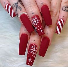 Kutek Disney, Red Christmas Nails, Winter Nails Acrylic, Her Nails, Snowflake Nails, Christmas Nails Acrylic, Xmas Nails, Christmas Nail, Christmas Nail Art