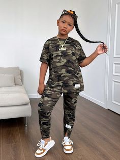 Army Green Casual Collar   Camo,All Over Print  Embellished Slight Stretch  Tween Girls Extended Size Clothing Knit Short Sleeve Top, Style Sportif, Sport Style, Sports Fashion, Knit Short, Knit Shorts, Black Outfit, Long Pants, Primavera Estate