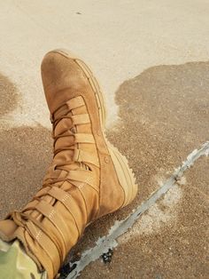 Perfect boots for the desert 🏜 we walk.... A LOT!!! Desert Combat Boots, 3rd Life, Black Military Boots, Nike Sfb, Alan Lee, Yeezy Boots, Division 2, Tactical Equipment, Boots Casual