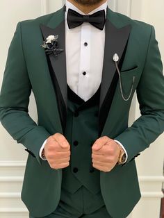 Green Tux, Peak Lapel Tuxedo, Prom Men, Men Suits Wedding, Hoco Ideas, Prom Tuxedo