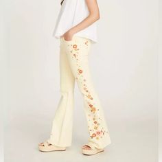 Nwt. Size 25. Unfortunately The Color Just Doesn’t Work With My Skin Tone. Beige Floral Embroidered Bottoms For Spring, Spring Beige Floral Embroidered Bottoms, Beige Cotton Pants With Floral Embroidery, Summer Cream Bottoms With Floral Embroidery, Beige Floral Embroidery Pants For Summer, Cream Floral Embroidery Bottoms For Summer, Summer Floral Embroidery Cream Bottoms, Summer Embroidered Beige Pants, Spring Embroidered Relaxed Fit Pants