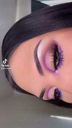 Eye Makeup Colorful, Machiaj Smokey Eyes, Purple Makeup Looks, Makeup Colorful, Purple Eye Makeup, Makeup Simple, Eye Makeup Pictures