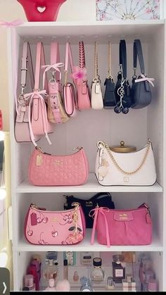 Coquette Purse Aesthetic, Pink Designer Handbags, Girly Bags Aesthetic, Pink Bottle Aesthetic, Pretty Purses And Handbags, Girly Bags Purses, Outfits With Pink Purse, Purse Collection Aesthetic, Designer Purse Aesthetic