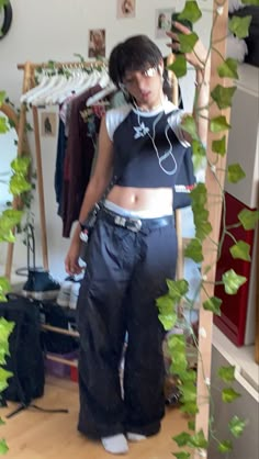 Mens Star Outfit, Star Aesthetic Y2k Clothes, Y2k Star Outfit Male, Y2k Style Outfits Men, Feminine Clothes On Men, Gay Y2k Outfit, Twink Outfits Men Fashion, Male Fashion Y2k, Y2k Gay Fashion