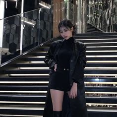 사진 촬영 포즈, Ulzzang Girl, Black Coat, Aesthetic Girl, Korean Girl, Aesthetic Clothes, بلاك بينك, Fashion Inspo Outfits, Kpop Girls