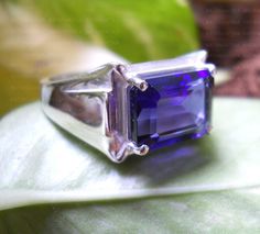 *Material92.5 Sterling Silver *gemstoneTanzanite *Stone shapeRectangle Cut *gemstone ColourBlue *Gemstone Size12X10   approximately *stone weight6.50 carat *Band ColourSilver *Ring For Men & Women *Handmade Ring *Please feel free to contact me, I'm very happy to solve your question.          Thank you! Tanzanite Ring, Ring For Men, Silver Engagement Rings, Birthday Jewelry Gift, Classic Ring, Birthstone Jewelry, Rings Statement, Sterling Silber, Handmade Ring