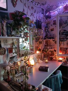 Cozy Room Decor Maximalist, Maximalist Forest Room, Maximalist Decor Bedroom Aesthetic, Maximalist Plant Bedroom, Bedroom Inspirations Maximalist, Maximalist Room Aesthetic, Bedroom Maximalist, Maximalist Rooms