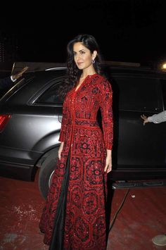 #KatrinaKaif sparkled in #AbuJaniSandeepKhosla’s long maroon #anarkali Black Indo Western Dress, Mumbai Police, Queens Wallpaper, Cape Fashion, Embroidery Jacket, Indian Designers, Pakistani Couture, Indo Western Dress, Kurta Neck Design