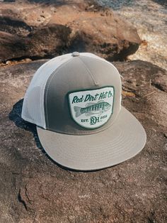 Red Dirt Hat Company Game Warden gorra verde oliva y tostado para hombre
 gorra Casual Snapback Hat With Flat Bill For Fishing, Casual Flat Bill Snapback Hat For Fishing, Trucker Baseball Cap For Fishing, Fishing Snapback Hat With Curved Brim, Trucker Snapback Hat With Flat Bill For Fishing, Curved Brim Fishing Hat, Casual Flat Bill Baseball Cap For Fishing, One Size Fits Most Snapback Fishing Cap, One Size Fits Most Snapback Fishing Hat