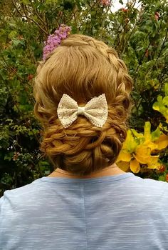 Braids & Hairstyles for Super Long Hair: Victorian Updo Cottage Core Updos, 1860s Hairstyles Victorian, Old Fashioned Hairstyles Classy, 1860s Hairstyles Women, Victorian Women Hairstyles, Late Victorian Hairstyles, Victorian Updo Hairstyles, Victorian Hairstyles Updo, Musical Hairstyles