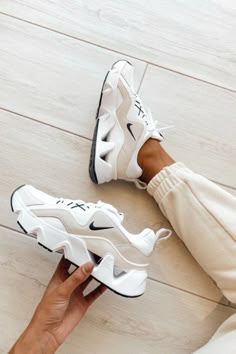 Shoes Woman 2023, Trendy Nike Shoes For Women 2023, Gym Shoes 2022, Sneakers Fashion 2023 Women, Sneakers Fashion Women's Nike, Nike Walking Shoes Women, Comfy Sneakers For Women, Sneakers Fashion 2023, Nike Style Outfit