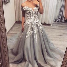 Silver Grey Wedding Dresses Off the Shoulder Lace Appliques Tulle Wedding Gowns | eBay Gray Wedding Gown With Sweep Train, Silver Wedding Gowns, Tafta Dress, Chic Prom Dresses, Grey Wedding Dress, Chic Evening Dress, Grey Prom Dress, Gorgeous Prom Dresses, Tulle Evening Dress