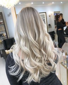 Hair Extensions Balayage, Perfect Blonde Hair, Bright Blonde Hair, Icy Blonde Hair, Silver Blonde Hair, Pretty Blonde, Blonde Hair Extensions, Ombre Hair Blonde, Dyed Blonde Hair